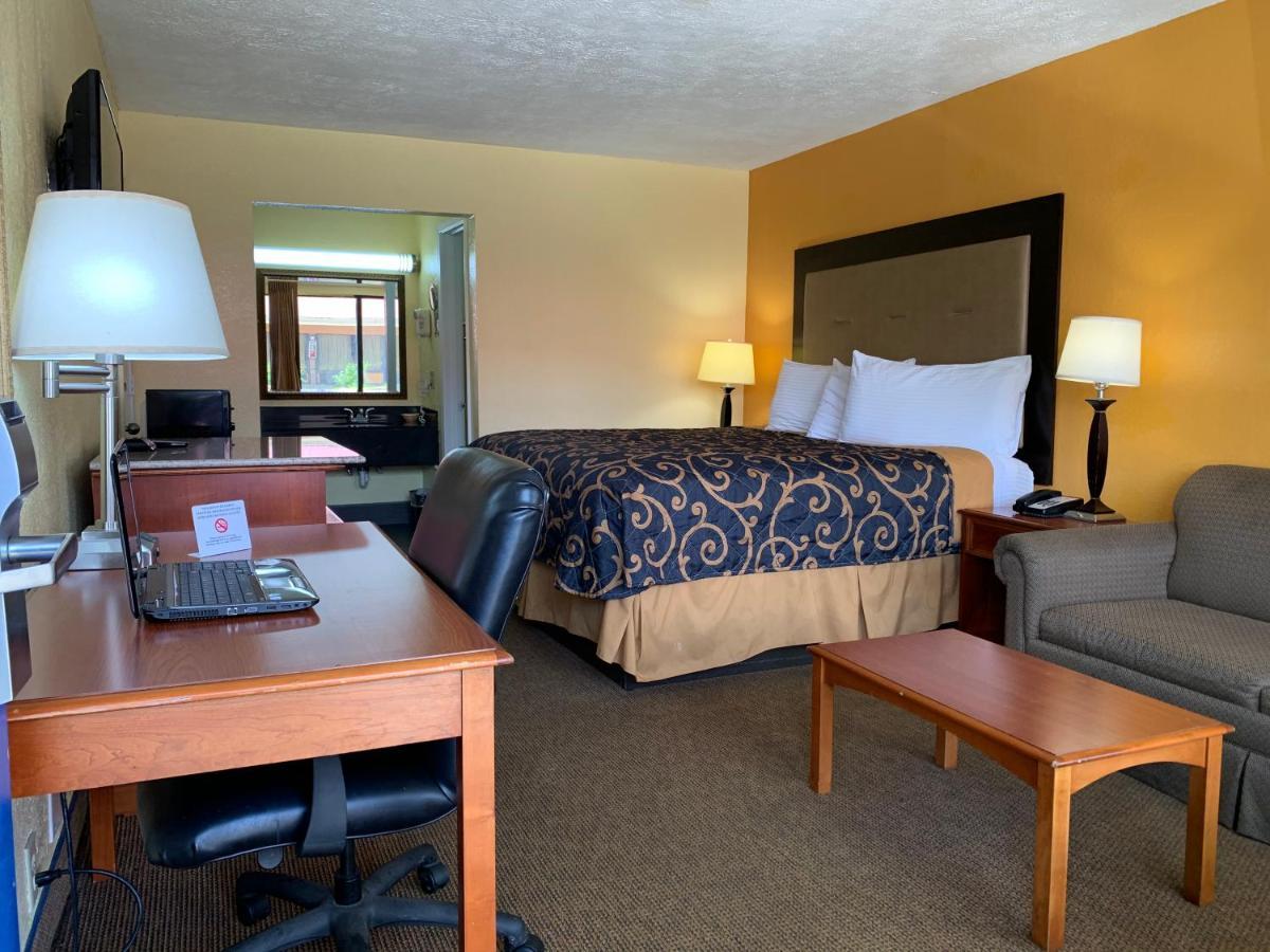 Americas Best Value Inn Forest Exterior photo