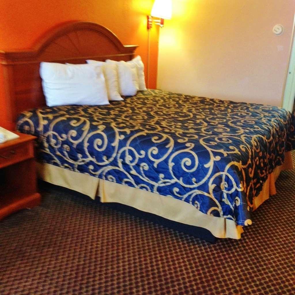 Americas Best Value Inn Forest Room photo